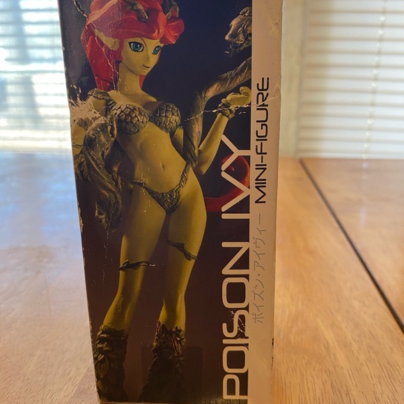 Ame-Comi series 1 action figure- poison ivy - Picture 3 of 5